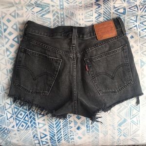 🛍3 For $25🛍 Levi's distressed jean shorts
